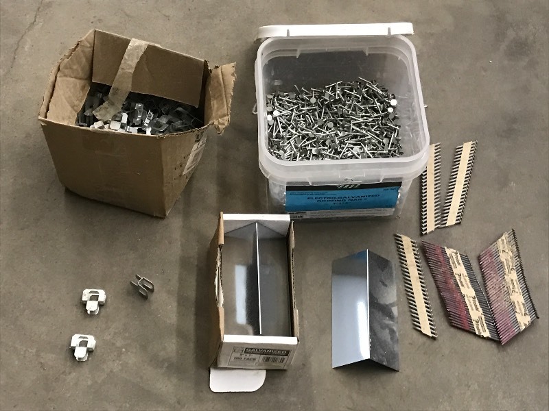lot 66 image: Lot Of Box Of 12 Plywood Clips &...
