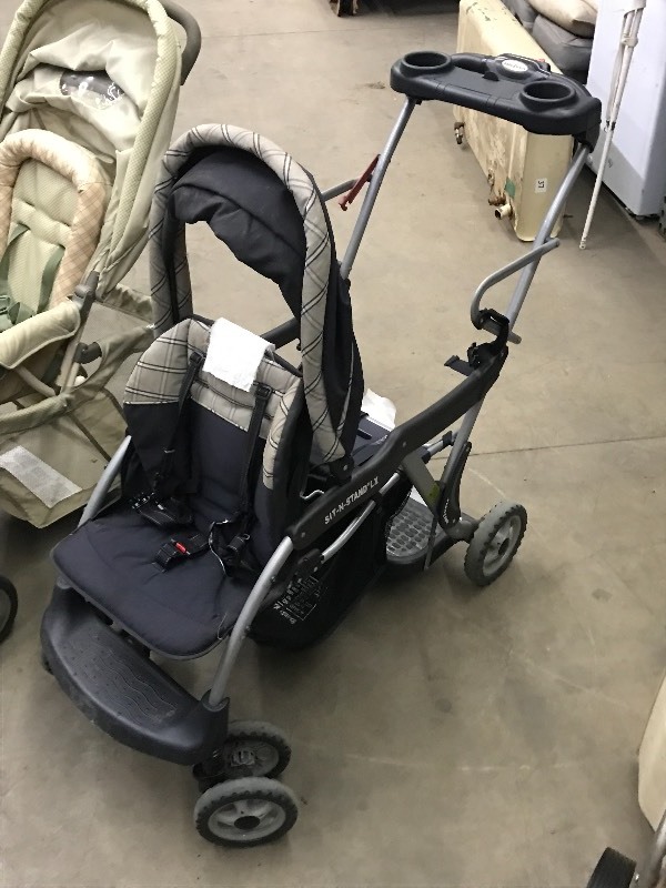 lot 25 image: Lot Of (2) Collapsible Strollers ...