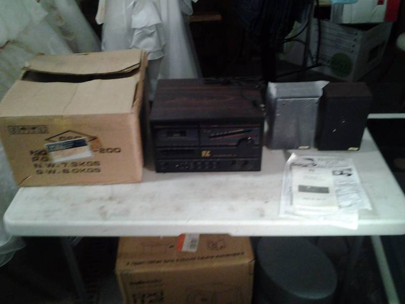 GSC 200 Stereo With 2 Speakers (Looks New In Box)