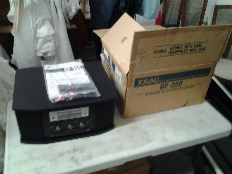 Teac GF-350 AMFMCDTurn TableCD Recorder (Looks New In Box)