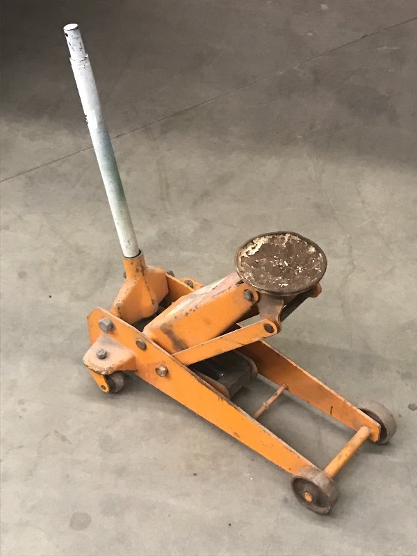2.25-Ton Hydraulic Floor Jack ...