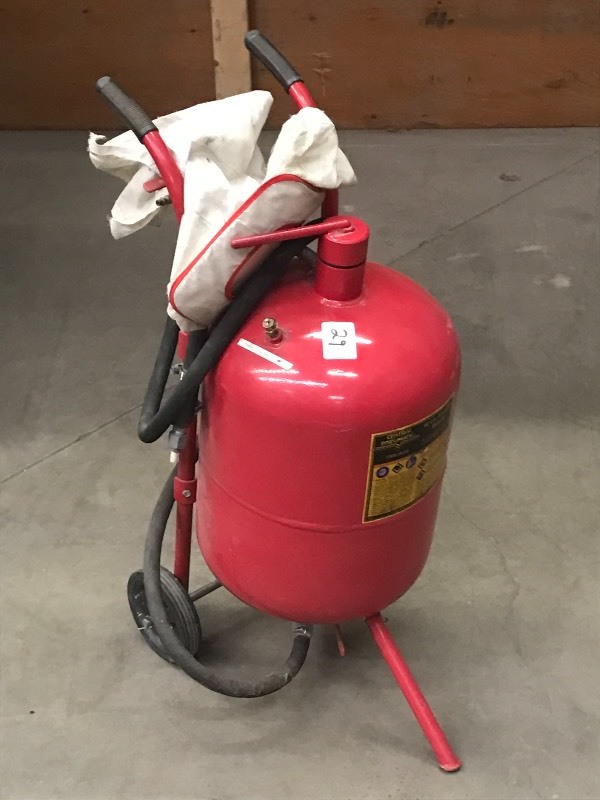 Central Pneumatic 40# Abrasive Blas...