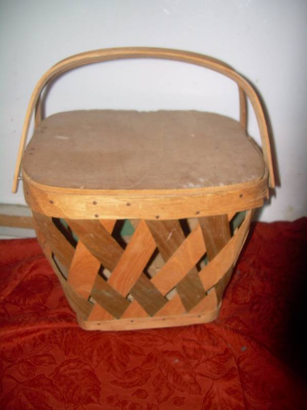 ANTIQUE WOODEN PICNIC BSK