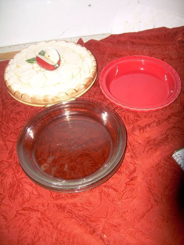 MULTIPLE GLASS PIE PLATES
