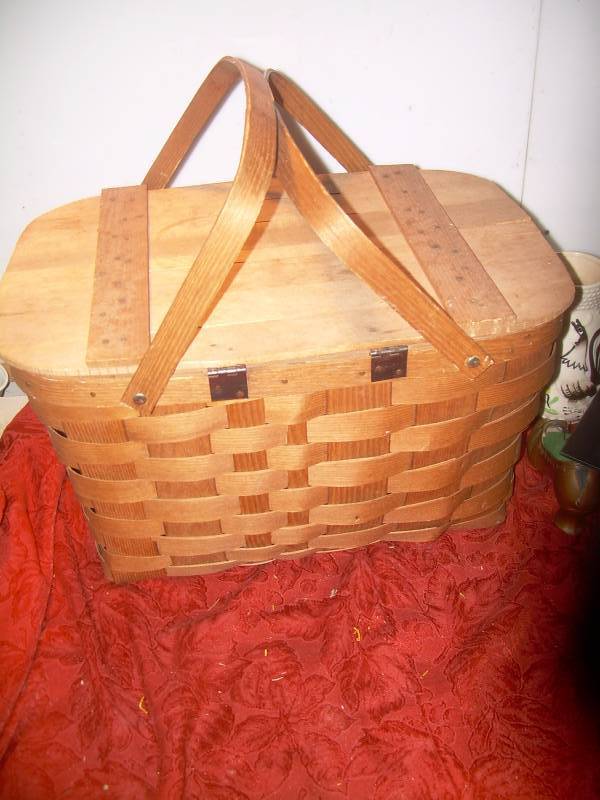 VINTAGE WOODEN PICNIC BKS