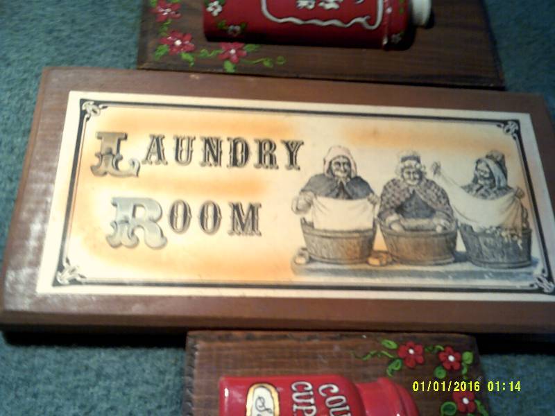 VINTAGE WALL HANGINGS