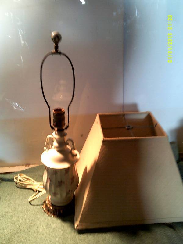 VINTAGE LAMP BRASS BOTTOM