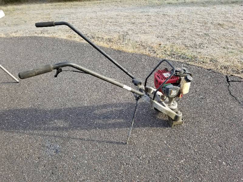 lot 7 image: Honda Power Screed