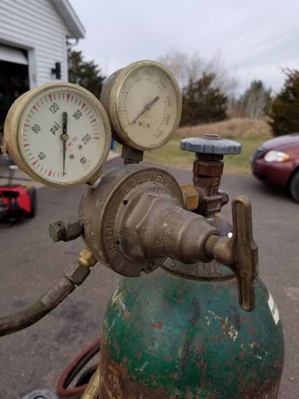 lot 25 image: Oxygen and acetylene Torch set w Cart