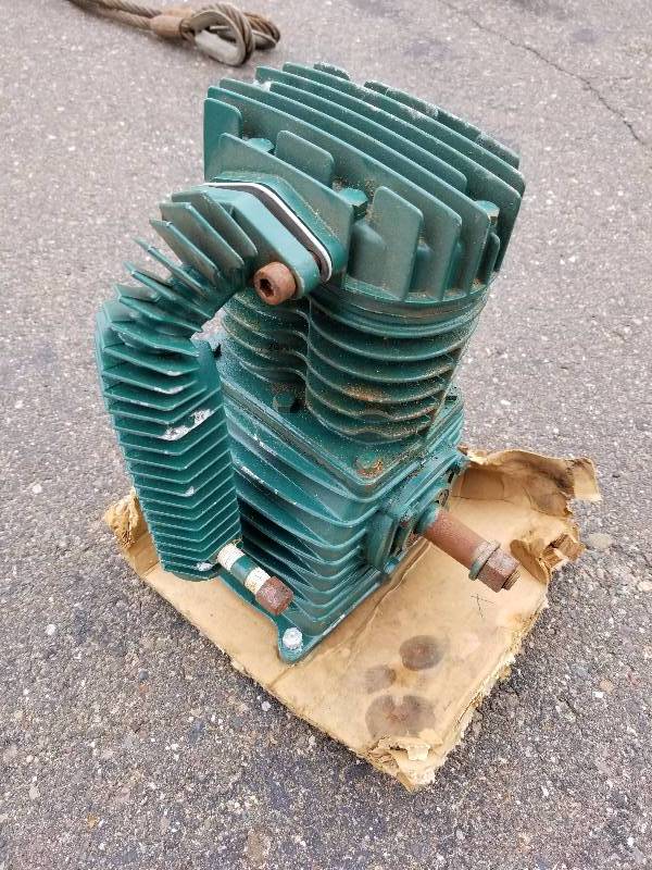 lot 32 image: Air Compressor Pump