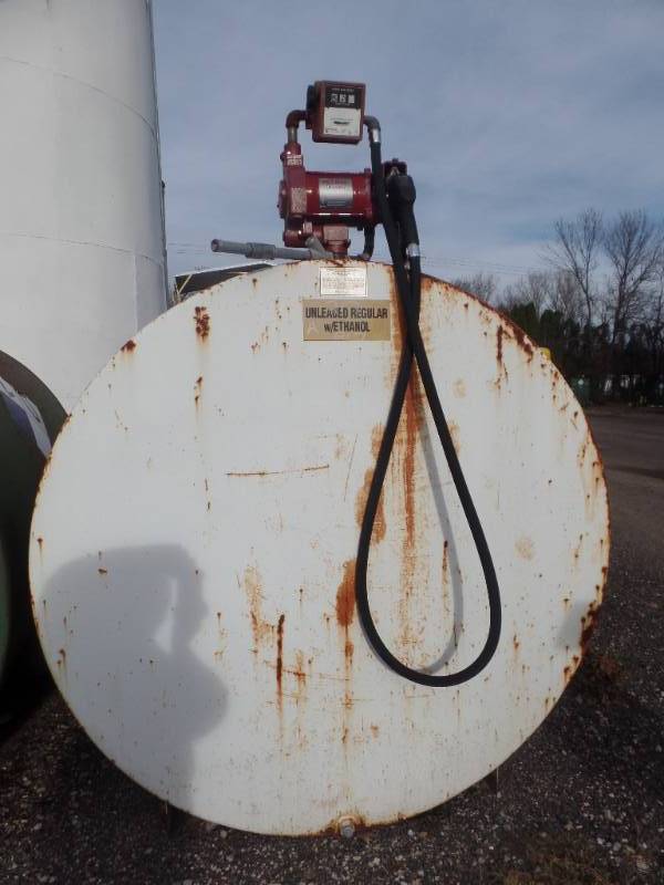 1000 GALLON TRAILER TANK