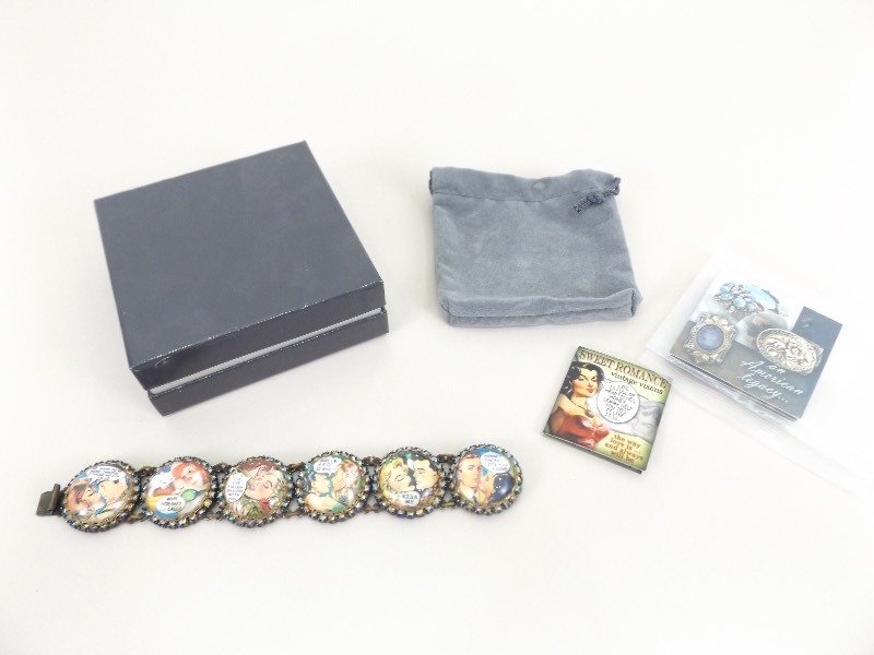 NEW Sweet Romance Vintage Vixens Bracelet with Original Box and Paperwork