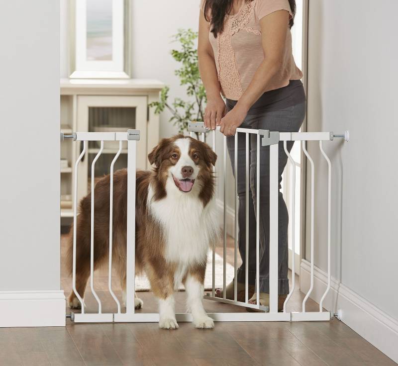 alcove Adjustable Pet Gate White, MSRP $54.99