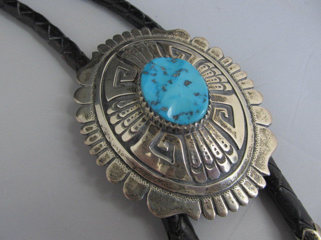lot 101 image: Signed THOMAS SINGER Navajo Sterling Silver Bolo Tie