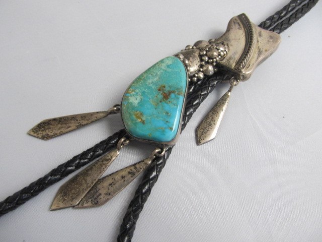 lot 103 image: Vintage Sterling Silver & Turquoise Bolo Tie