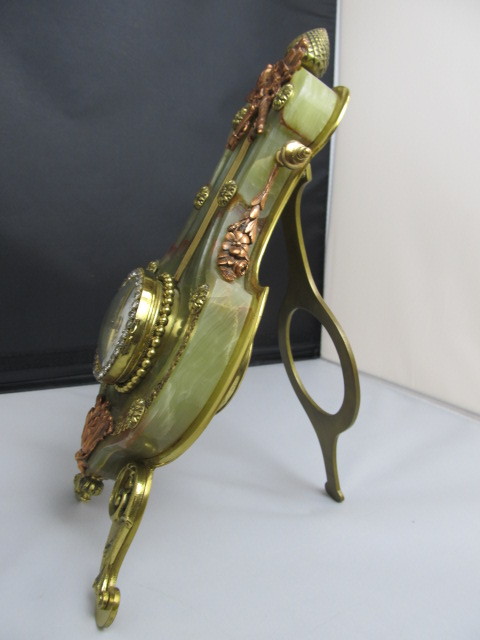 lot 3 image: Antique French Green Onyx Marble Lyre-Shaped Clock wKey