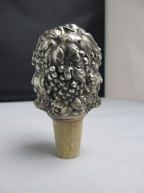 lot 14 image: Antique Sterling Silver Figural Bottle StopperCork