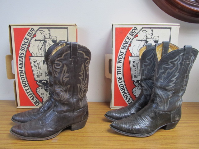 lot 22 image: 2 Pairs of Vintage JUSTIN Cowboy Boots - Size 11