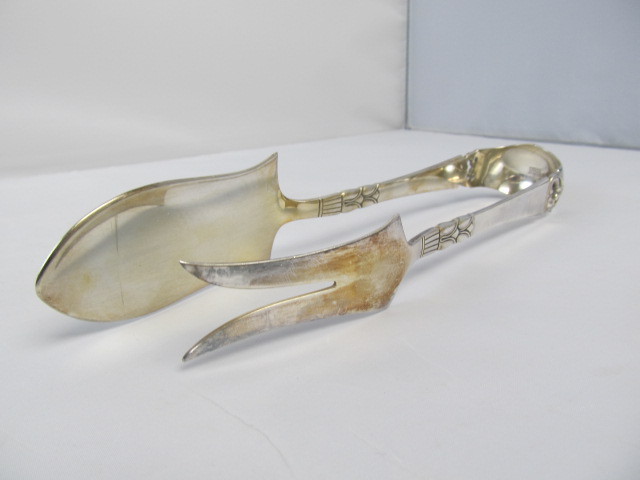 lot 133 image: Large Vintage FRIGAST Denmark Sterling Silver Pastry Tongs