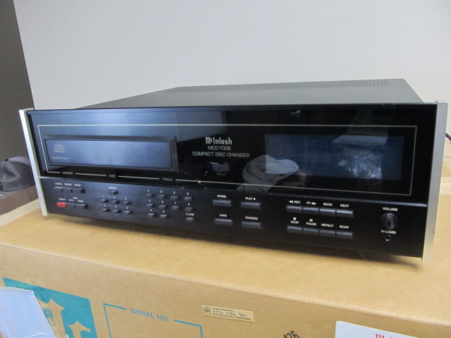 lot 173 image: McIntosh MCD 7008 CD Changer