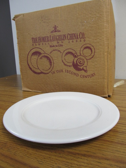 lot 124 image: NOS Unused Vintage HOMER LAUGHLIN Seville 9 Dinner Plates - 24 PLATES