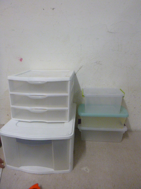 lot 9 image: Miscellaneous Storage Bins
