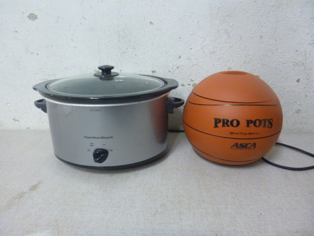 lot 12 image: 2 Crockpots