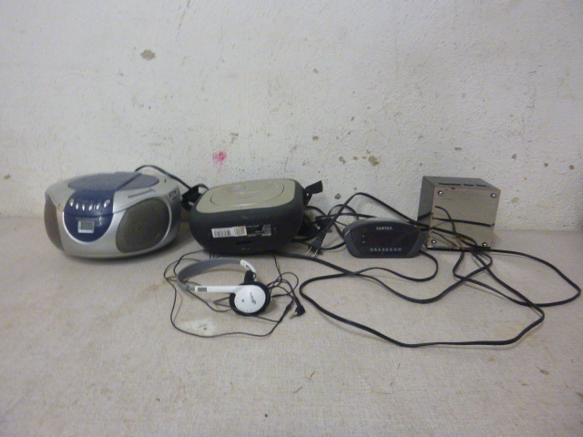 lot 14 image: 2 Alarm Clocks and 2 CD Players
