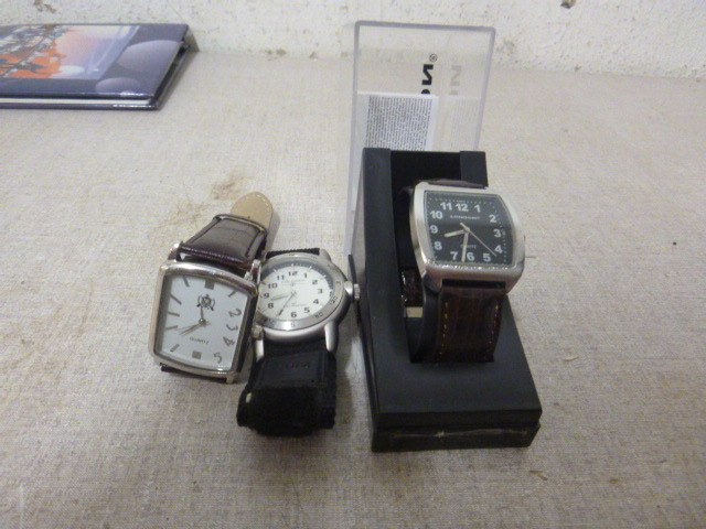 lot 27 image: 3 Mens Wrist Watches