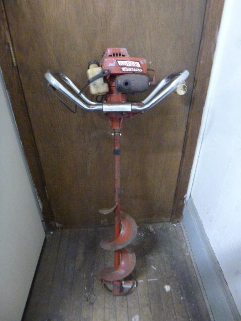 lot 29 image: Sweet Cat Ice Auger