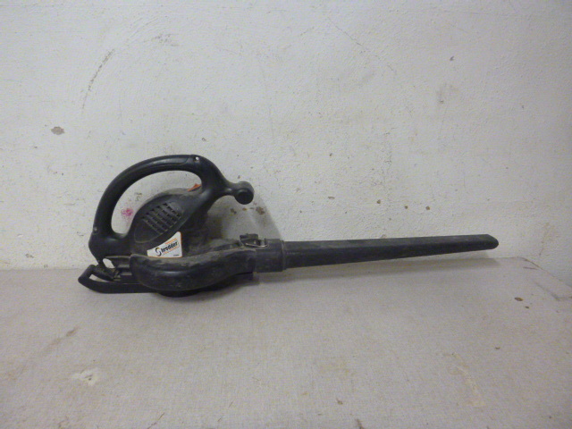lot 77 image: Remington Shredder Vac & Blower