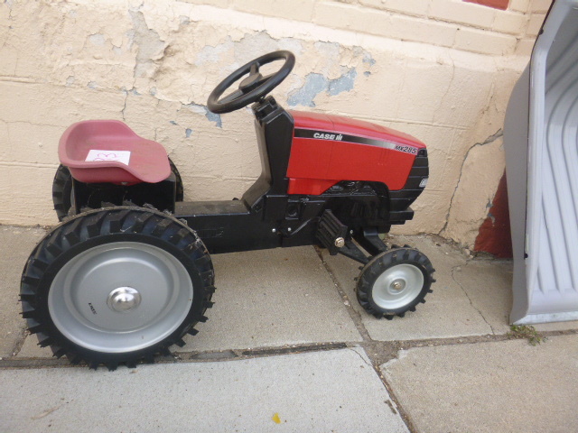 lot 93 image: Case IH Childs Riding Tractor