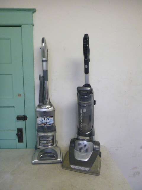 lot 117 image: 2 Vacuum Cleaners