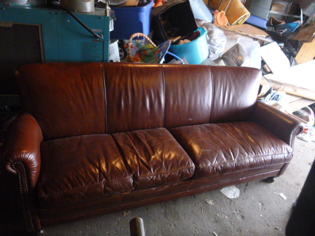lot 122 image: Leather Couch