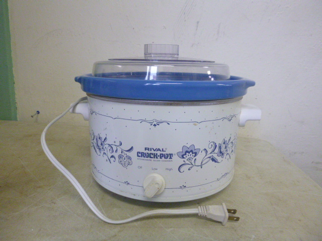 lot 150 image: Rival Crock Pot