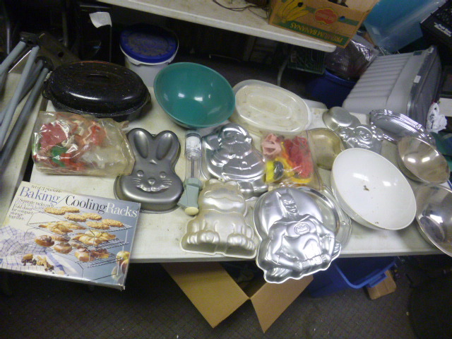 lot 152 image: Miscellaneous Kitchen Items