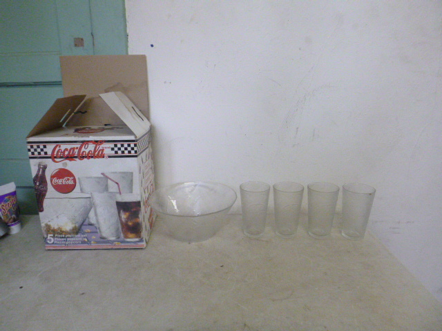 lot 158 image: Coca-Cola Popcorn Set