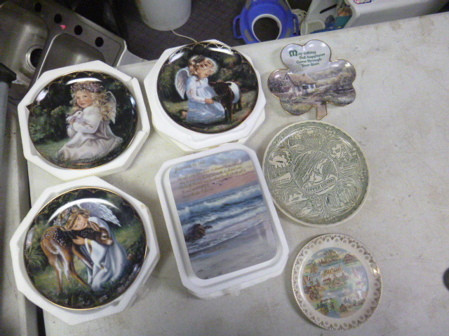 lot 163 image: Set of Bradford Exchange Angel Plates