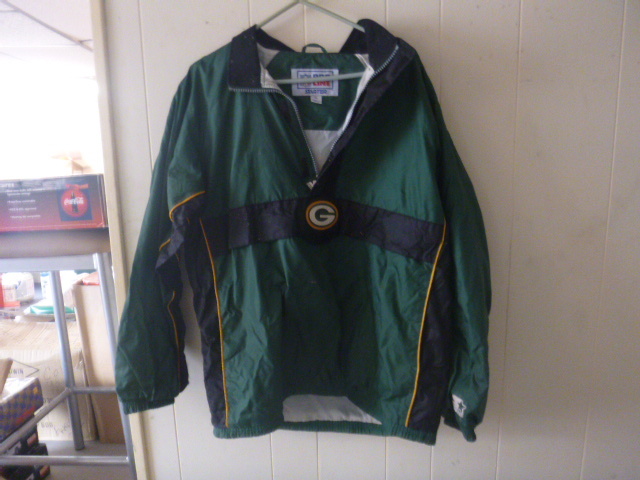 lot 174 image: Green Bay Packer Wind Breaker