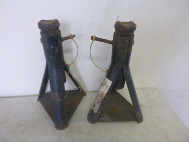 lot 181 image: 2 Jack Stands