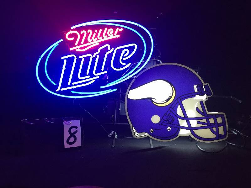 lot 8 image: MN Vikings Miller Lite neon