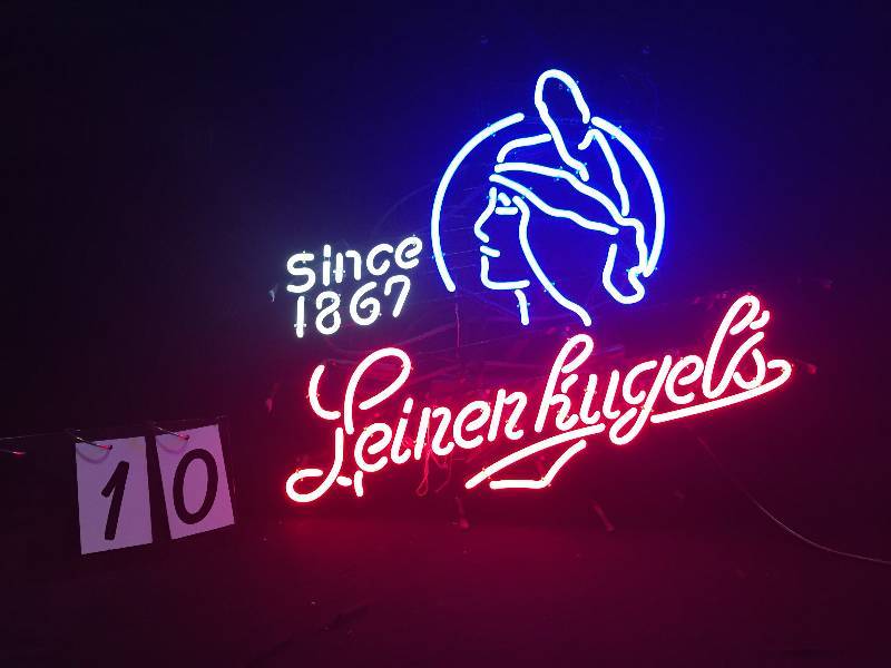 lot 10 image: Leinenkugels Maiden neon