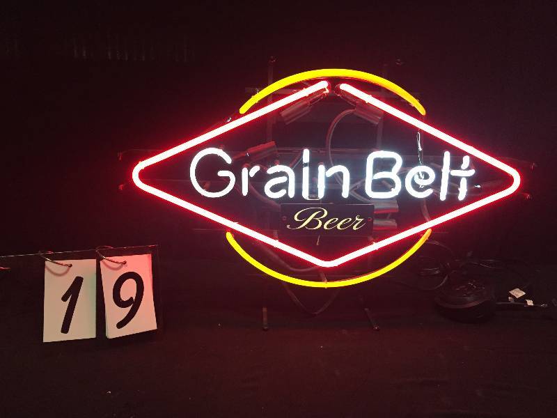 lot 19 image: Grain Belt Beer neon