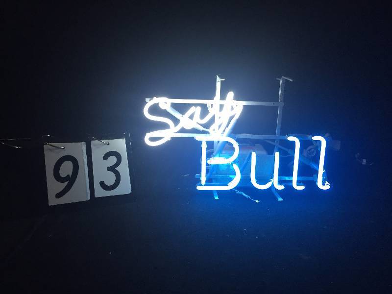 lot 93 image: Schlitz Malt Liquor Say Bull neon