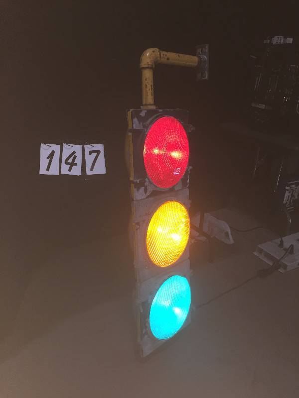 lot 147 image: Stop light  traffic semaphore