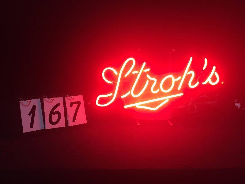 lot 167 image: Classic, vintage Strohs Beer neon
