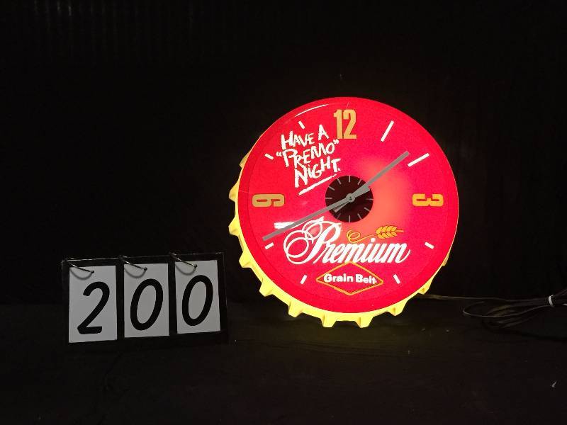 lot 200 image: Grain Belt Premium Beer lighted clock