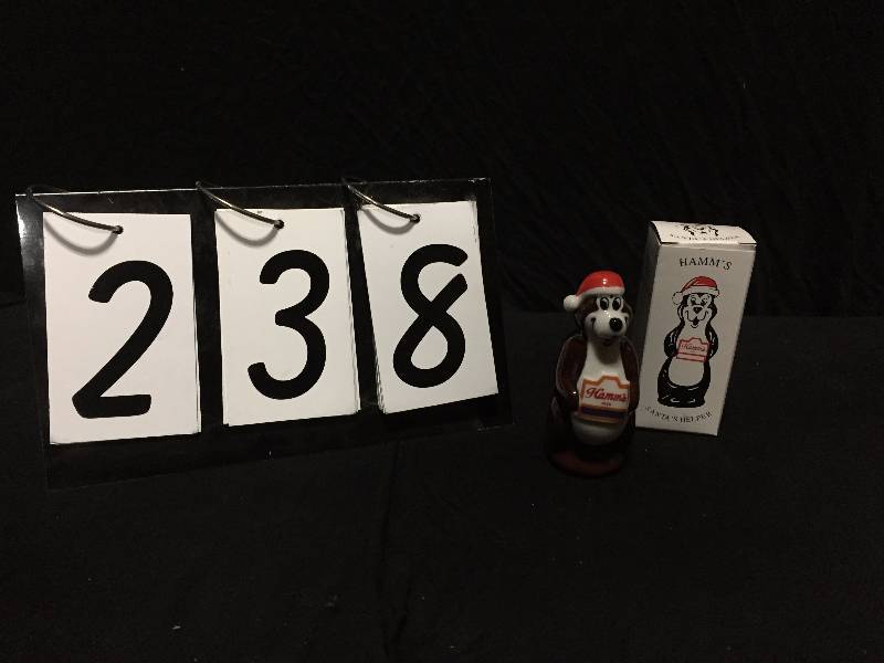 lot 238 image: Hamms Beer bear, Santas Helper, Wade Ceramic Figurine