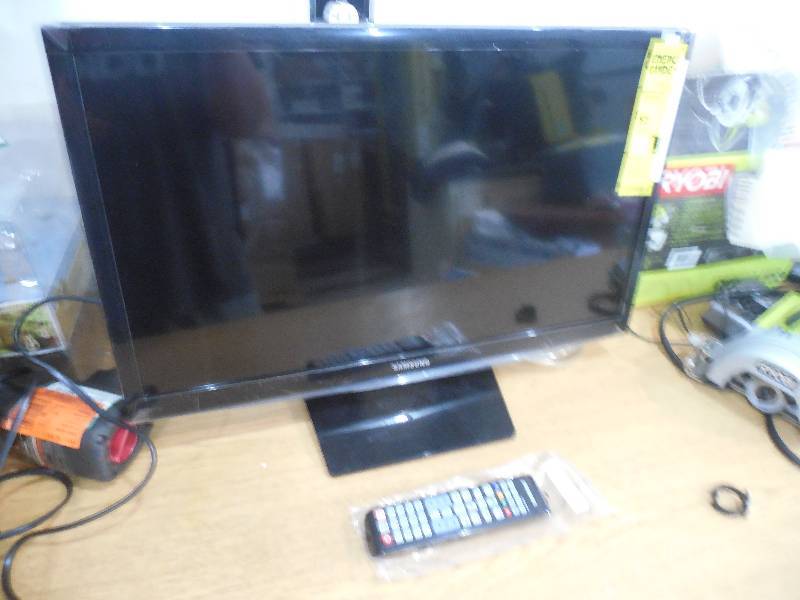 lot 3 image: Samsung 24 720p LED TV