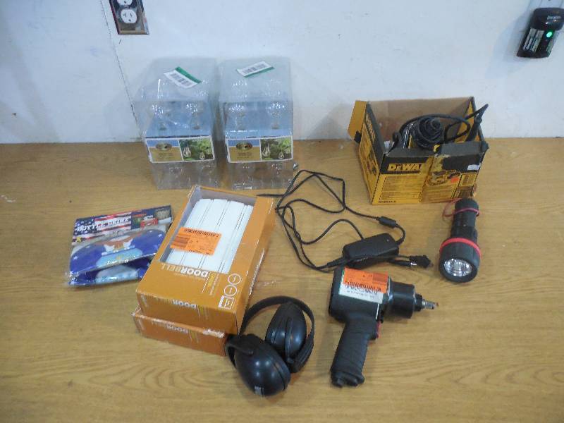 lot 16 image: ASSORTED TOOL - GARAGE LOT